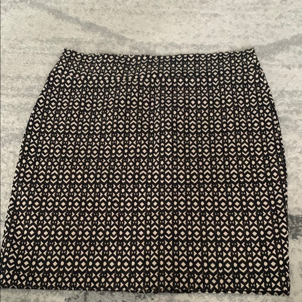 Elegant Black and Cream Patterned Skirt